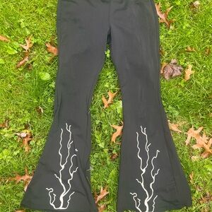 Black and white lightning bolt flare leggings size small